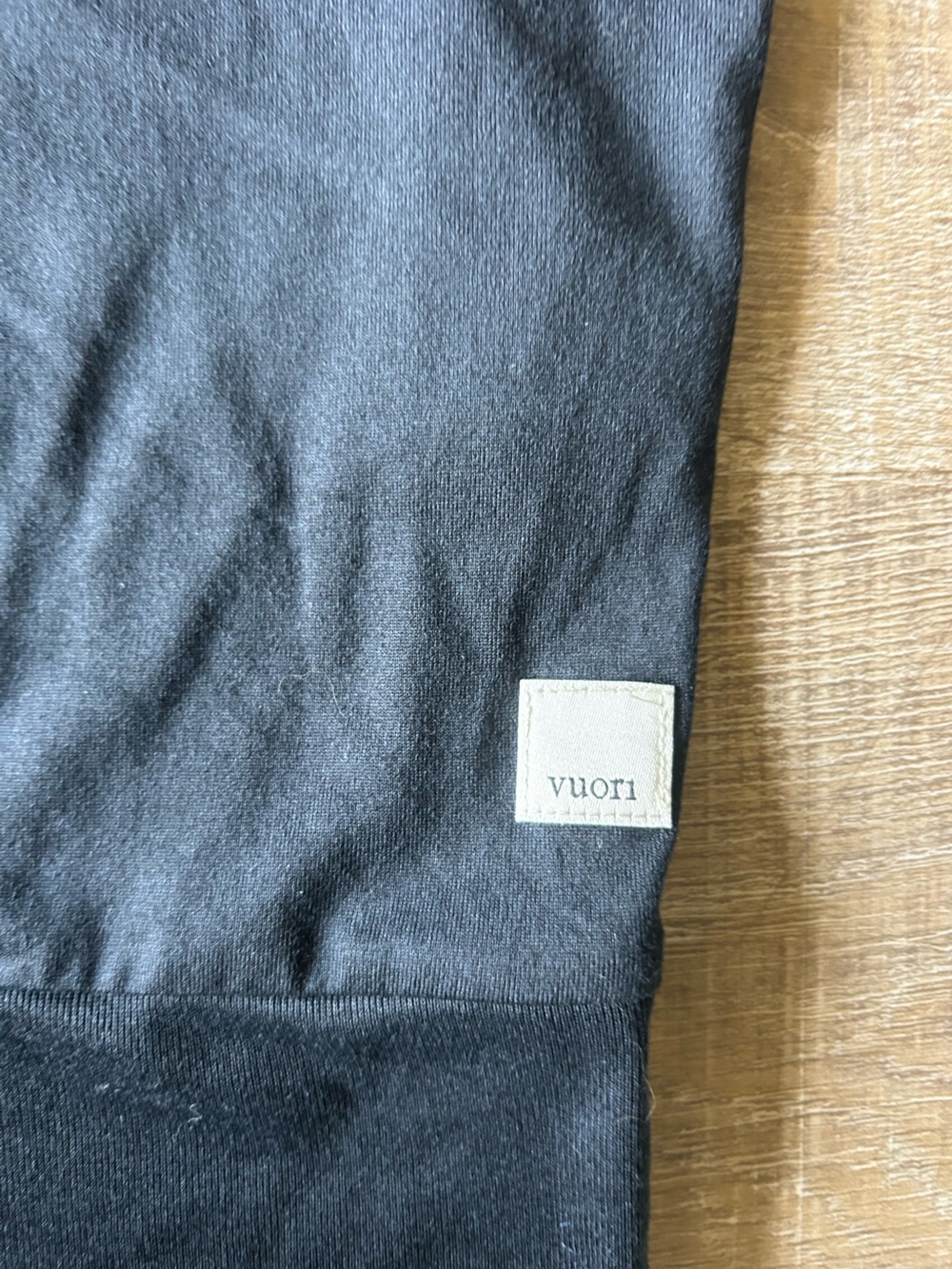 ▶️ Vuori Womens M Black Performance Crewneck Pullover Long Sleeve Cropped Top - Picture 10 of 14